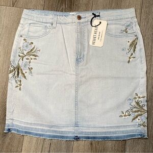 Francesca’s Collection Velvet Heart Floral Embroidered Denim Skirt Size 30